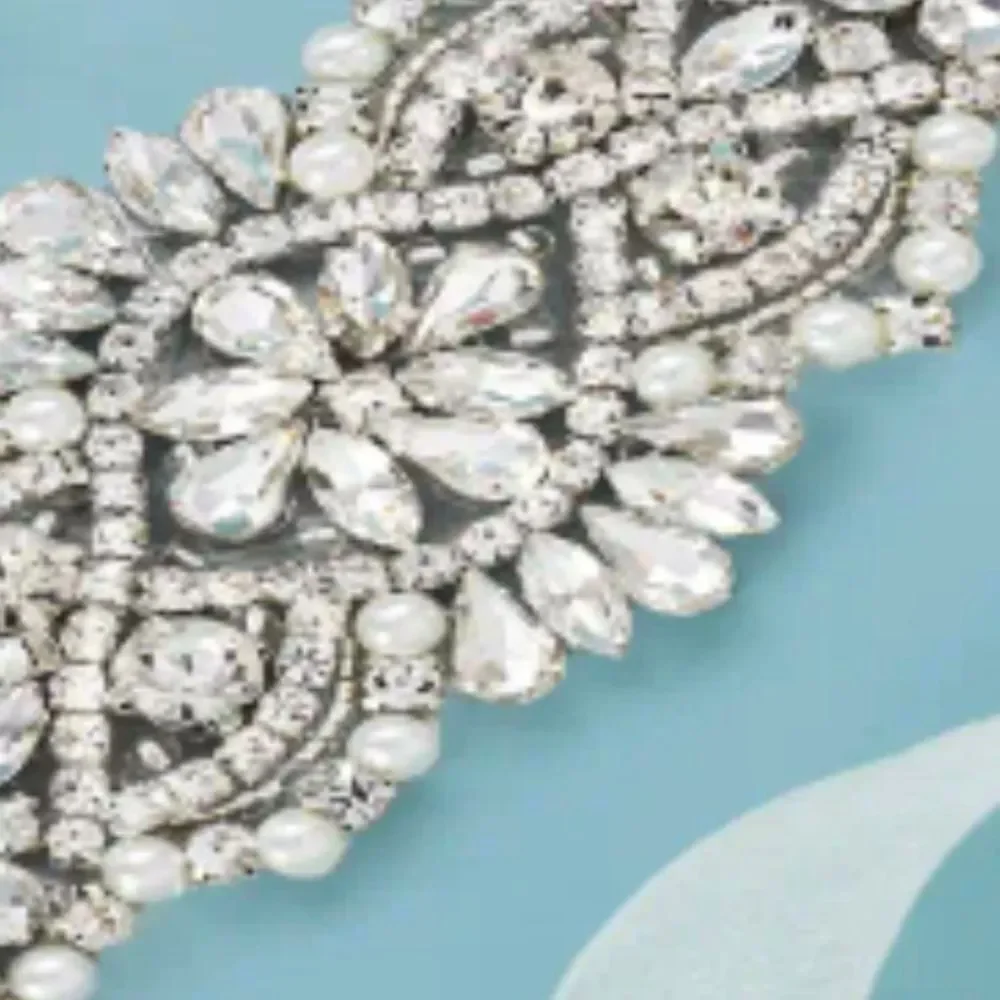 ♡♡♡ Elegant Crystal Rhinestone Bridal Sash White